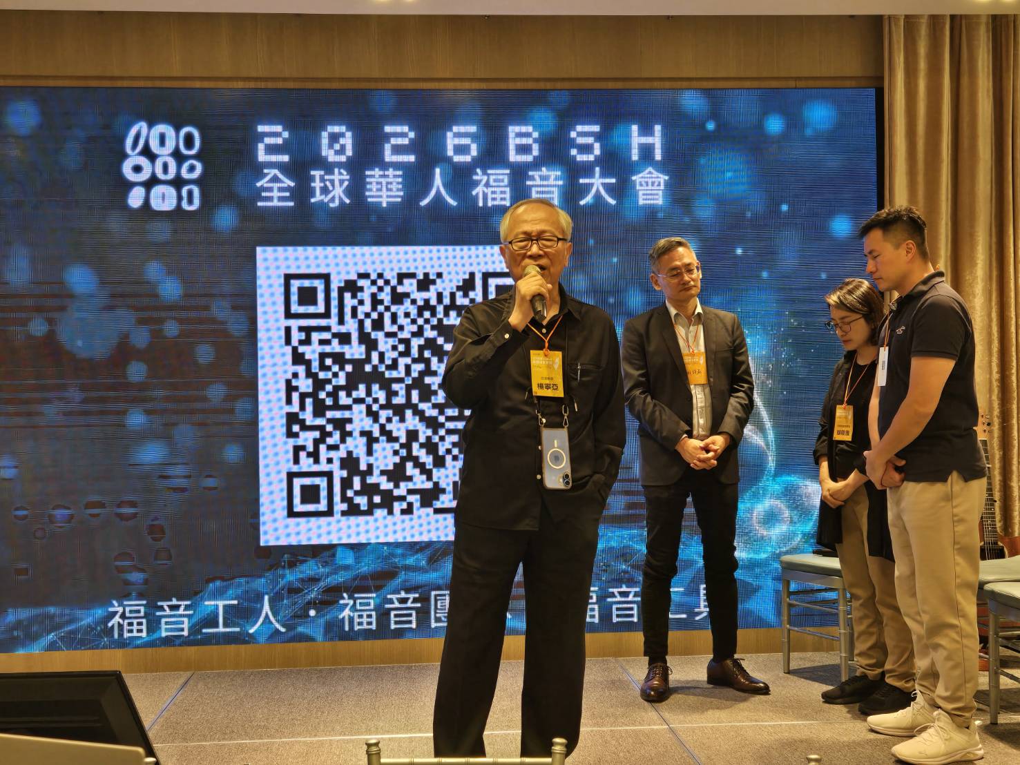 楊寧亞牧師祝福禱告。（圖/梁敬彥攝影）